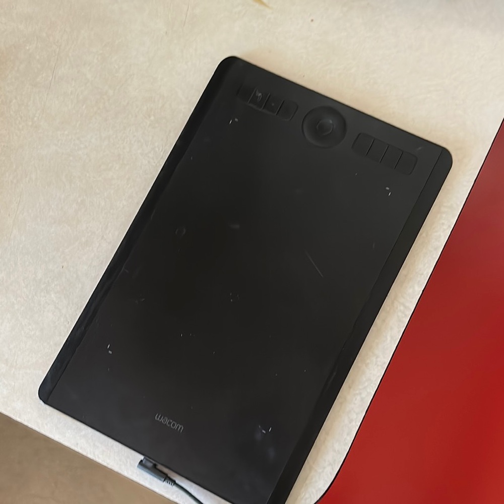 Wacom Intuos Pro drawing tablet and pen